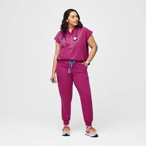 Figs Raspberry Sorbet XS Rafaela top and One pocket top S with M petite joggers
